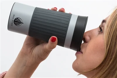 Obrázek: mykingston-thermobecher-360grad-trinkverschluss-52560-anwendung-900x600-lp-mykingston