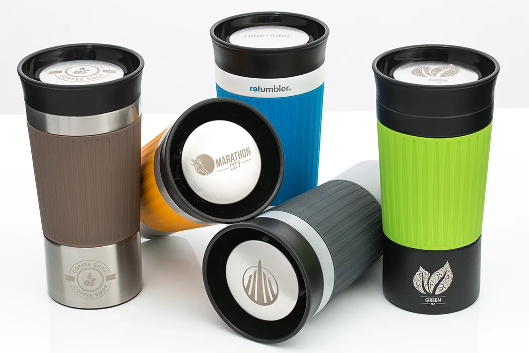 Obrázek: thermobecher-mit-druck-und-gravur-52560-veredelung-1050x700px-lp-mykingston